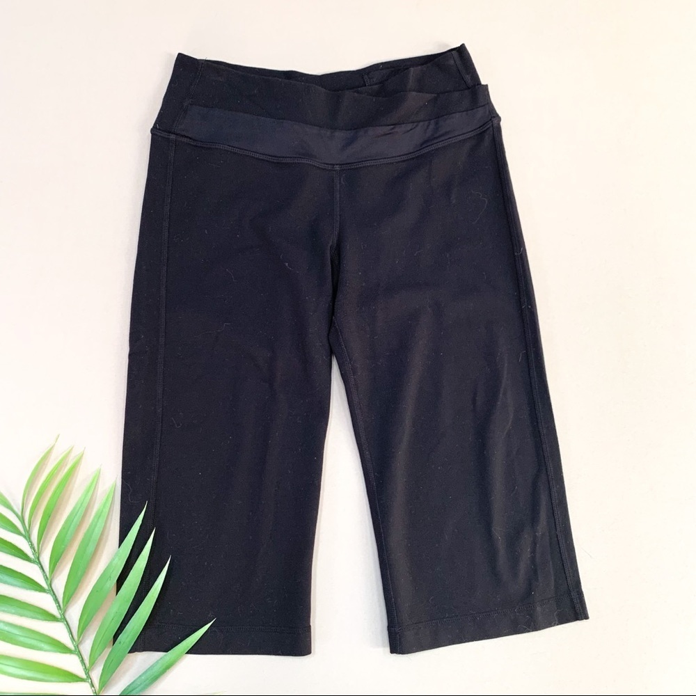 LULULEMON black crops with crisscross waist band, 6.